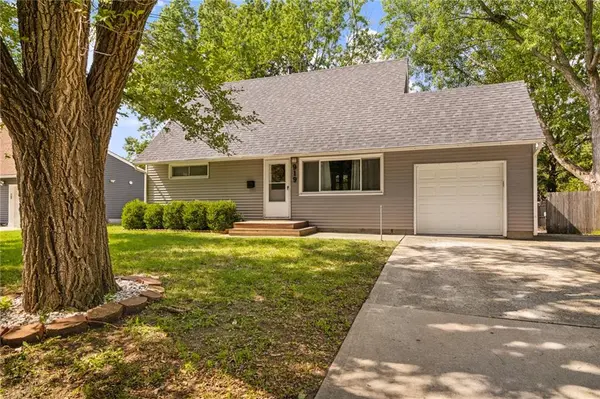 919 S Sunset DR #S, Olathe, KS 66061