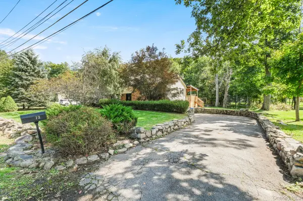 13 Lucky LN, Washingtonville, NY 10992
