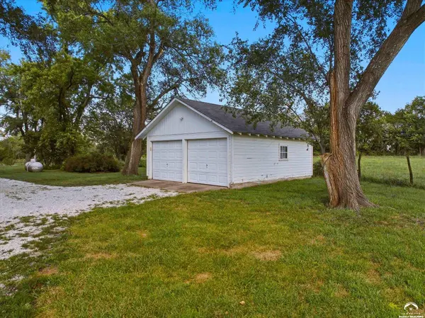 1945 N 900 RD, Eudora, KS 66025