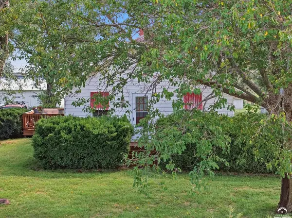 1945 N 900 RD, Eudora, KS 66025