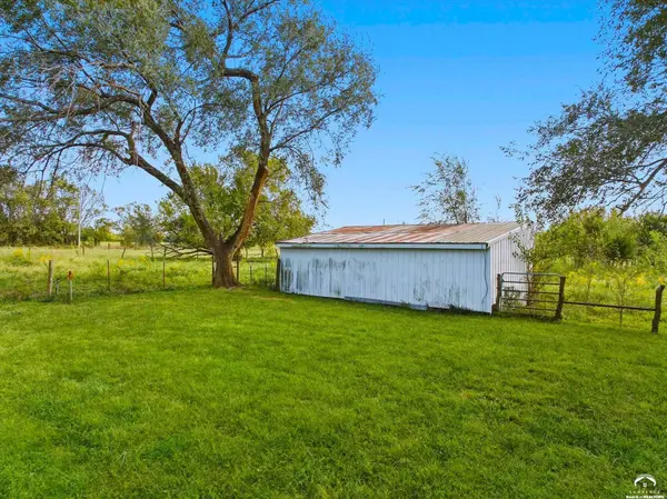 1945 N 900 RD, Eudora, KS 66025
