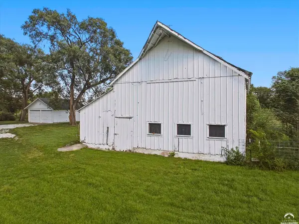 1945 N 900 RD, Eudora, KS 66025