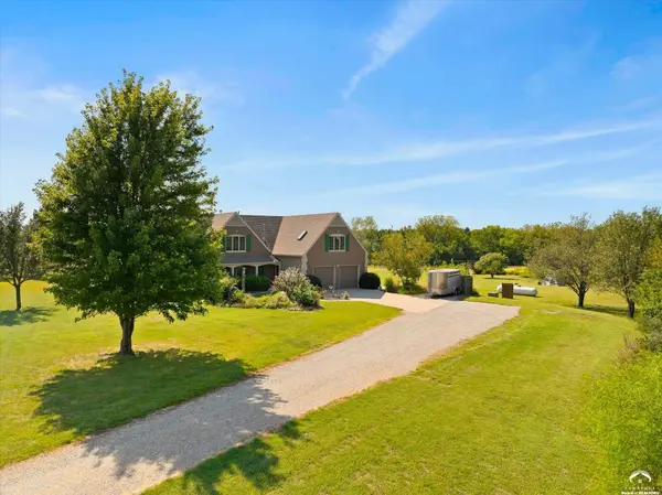 1949 N 900 RD, Eudora, KS 66025