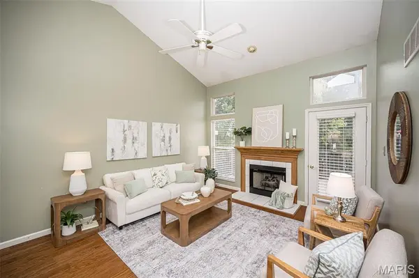 1706 Ridgeview Circle DR, Ballwin, MO 63021