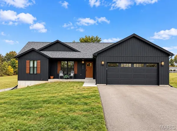 18159 Heritage Dr, Farmington, MO 63640