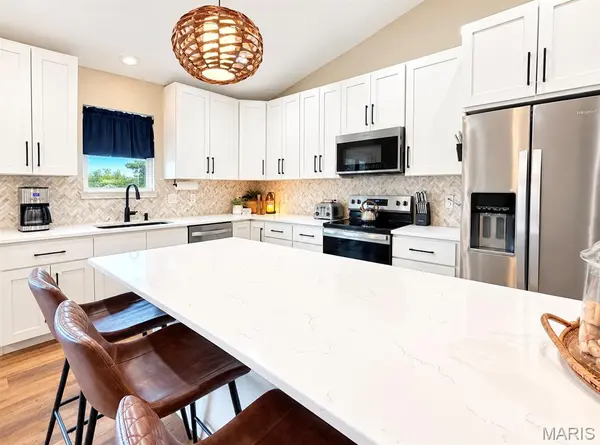 18159 Heritage Dr, Farmington, MO 63640