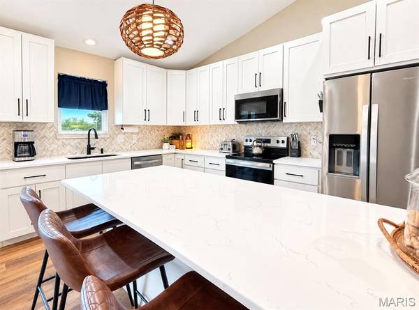18159 Heritage Dr, Farmington, MO 63640