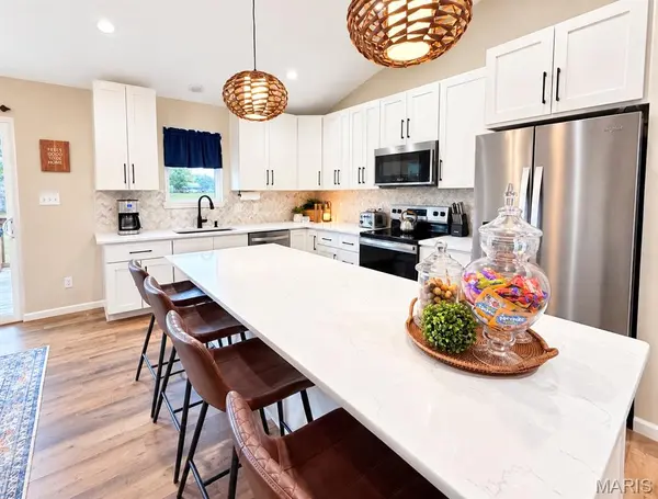 18159 Heritage Dr, Farmington, MO 63640