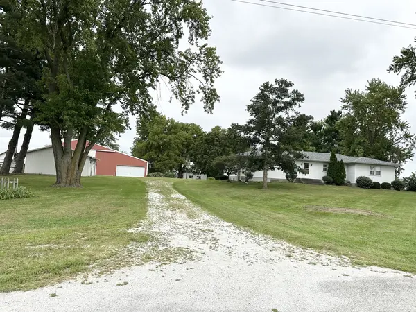 1698 E 1400 North RD, Watseka, IL 60970