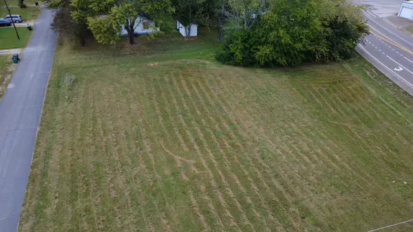 8 S Walnut St, Hohenwald, TN 38462
