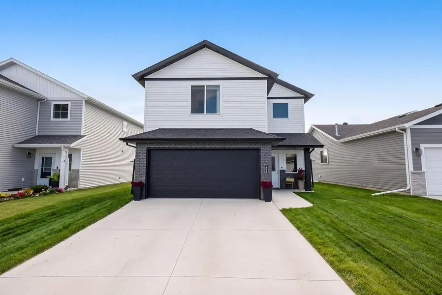 1235 Rachel DR W, West Fargo, ND 58078