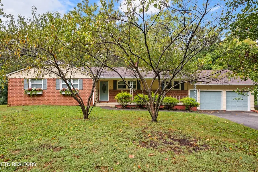 4721 W Sunset Rd, Knoxville, TN 37914