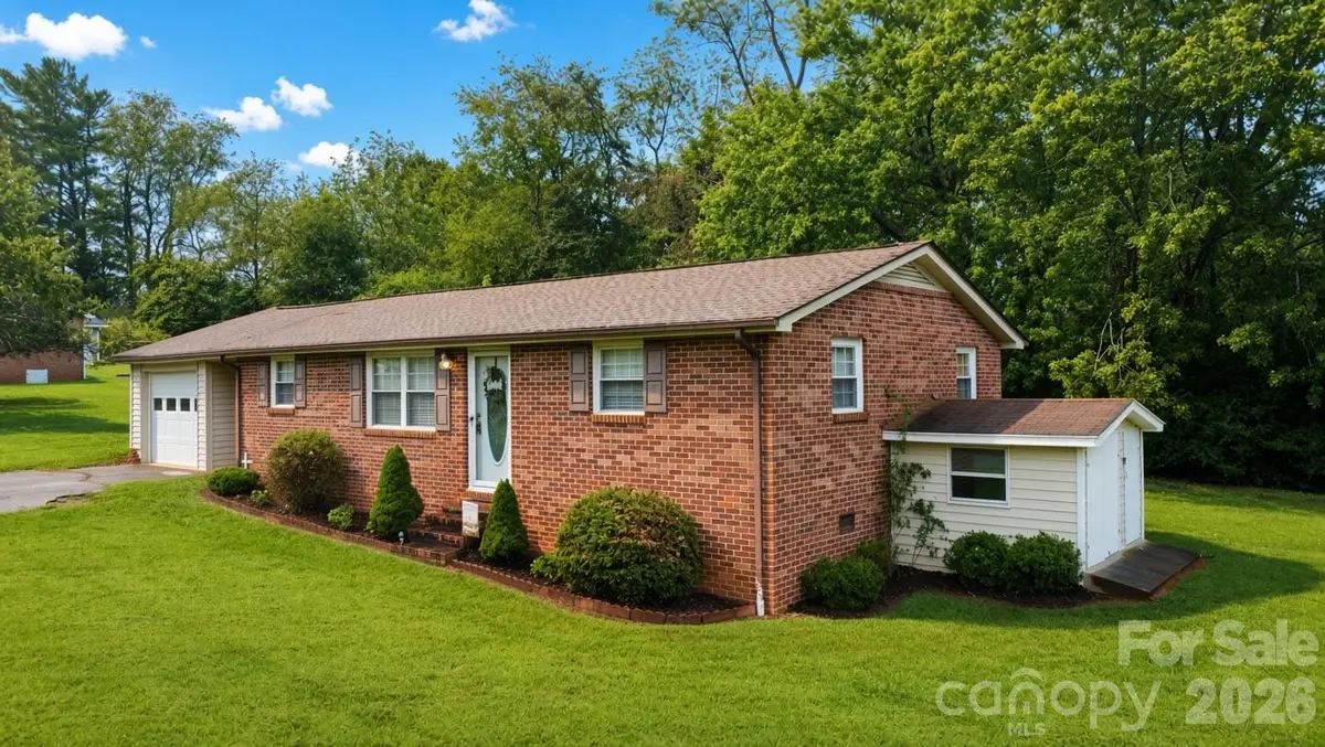 129 Automotive LN, Hickory, NC 28601
