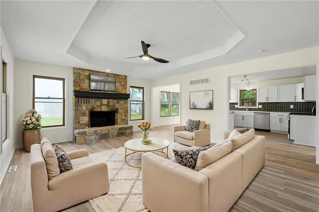 1636 NE Thames DR, Lee's Summit, MO 64086