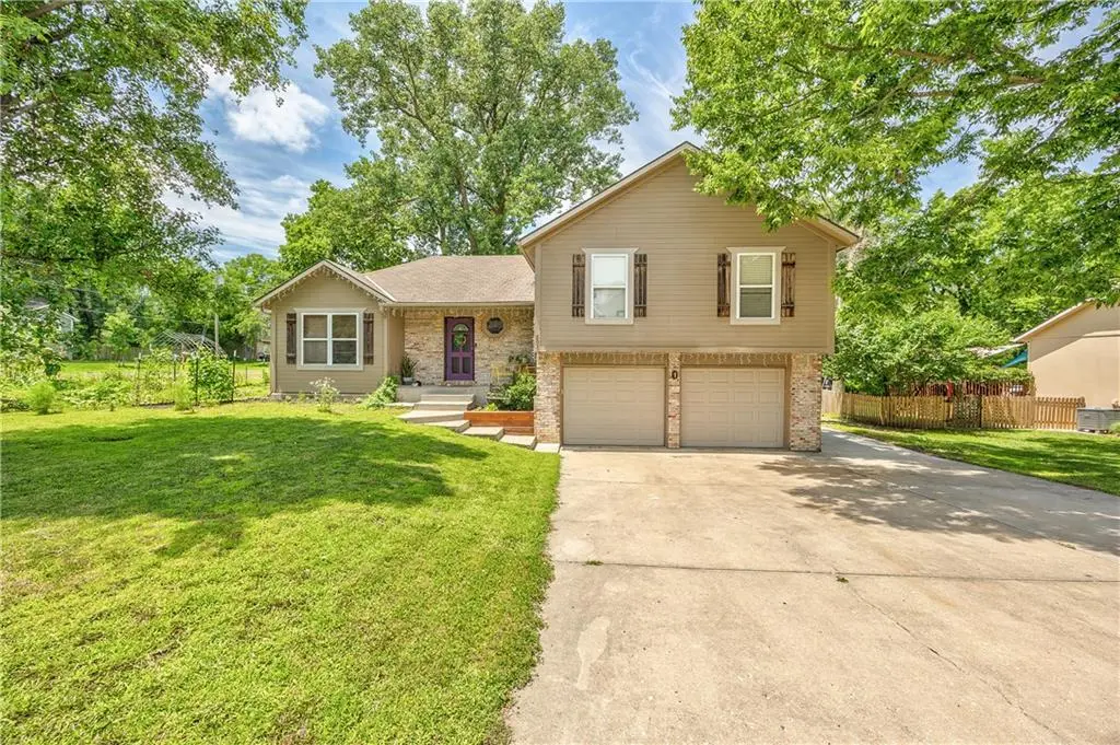 301 N Harrison ST, Spring Hill, KS 66083