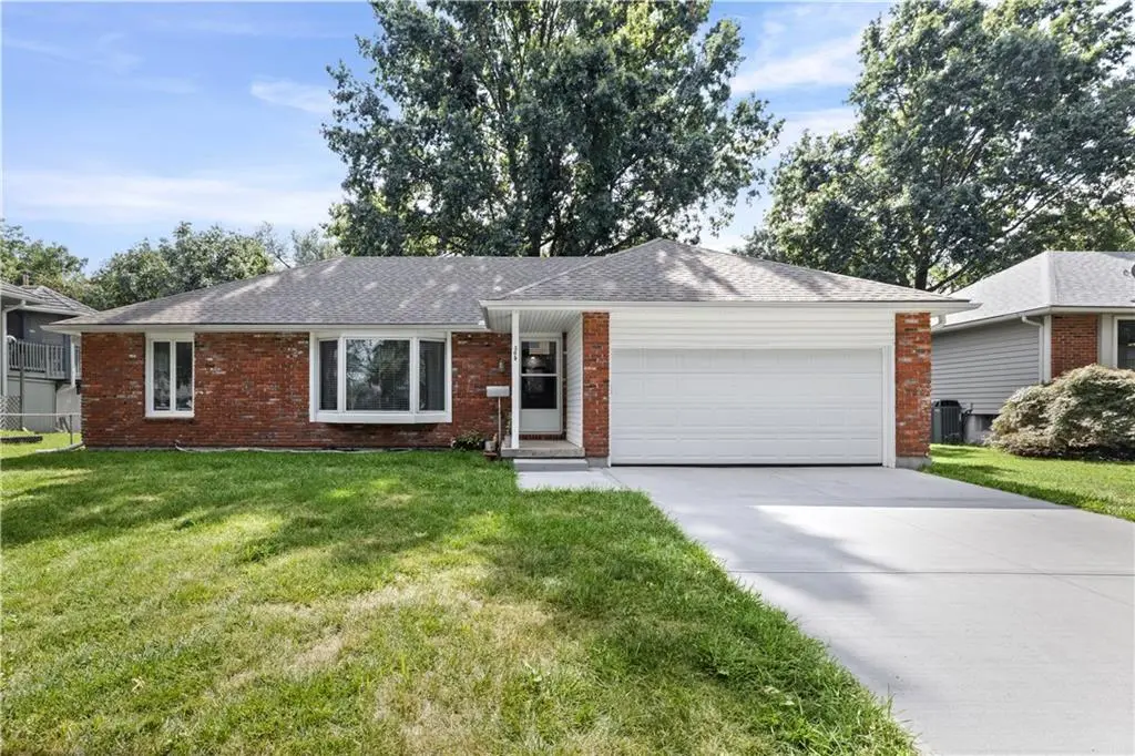 305 Canterbury LN, Belton, MO 64102
