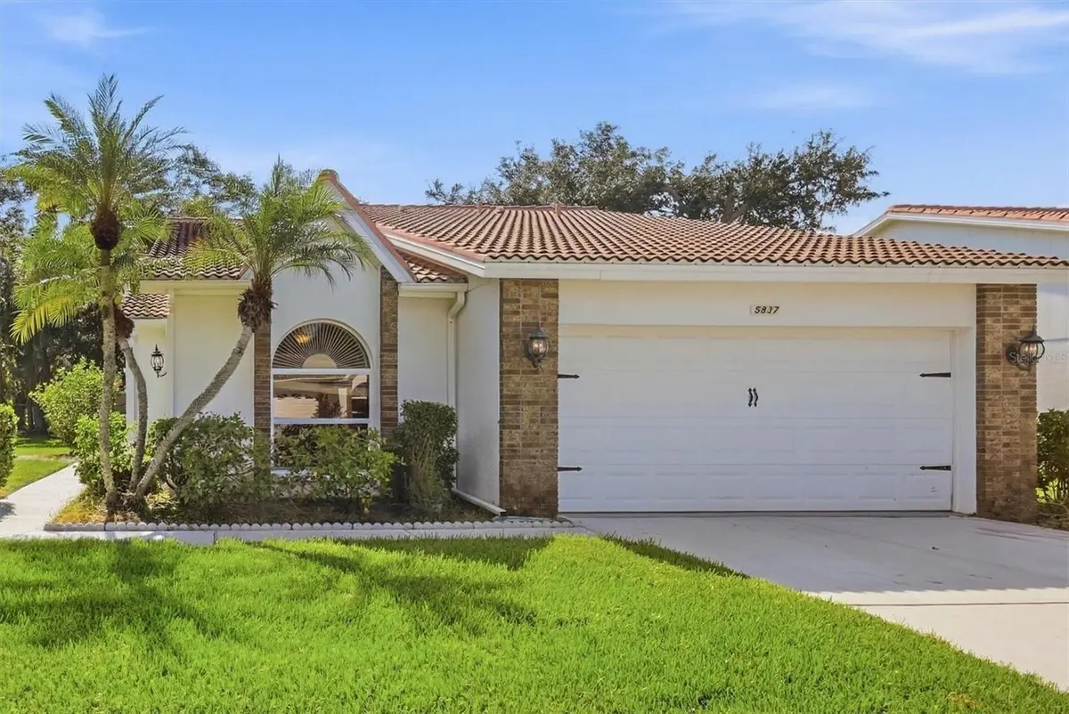 5837 GARDEN LAKES DR, Bradenton, FL 34203