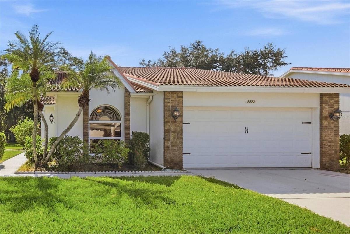 5837 GARDEN LAKES DR, Bradenton, FL 34203