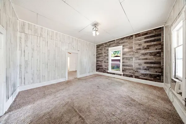 214 E Woodland Street, Collinsville, TX 76233