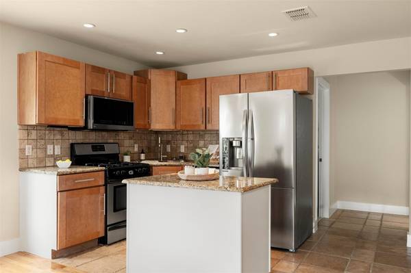 500 Denson DR, Austin, TX 78752