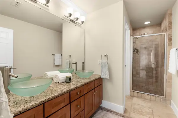 500 Denson DR, Austin, TX 78752