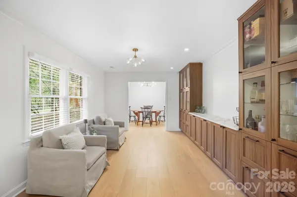 1814 Summerhill DR, Charlotte, NC 28212