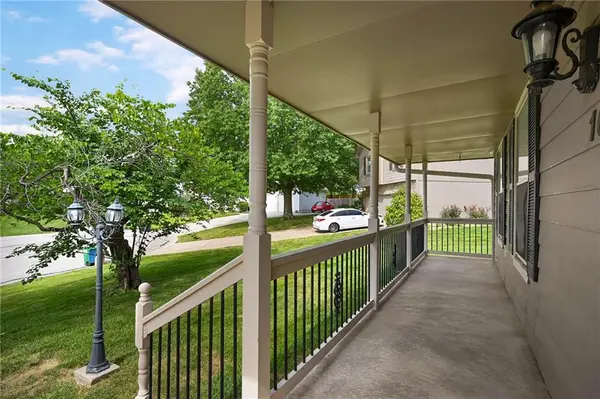 1636 NE Thames DR, Lee's Summit, MO 64086