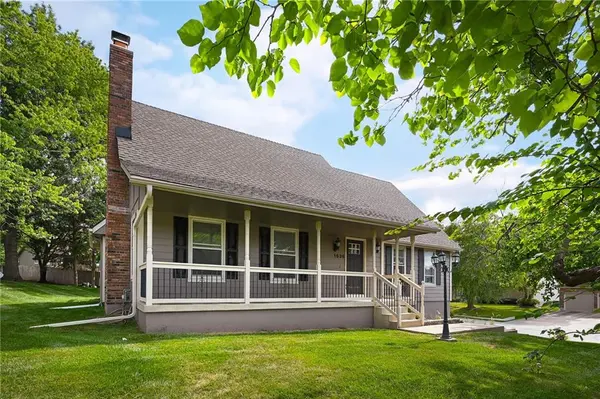 1636 NE Thames DR, Lee's Summit, MO 64086