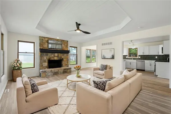 1636 NE Thames DR, Lee's Summit, MO 64086