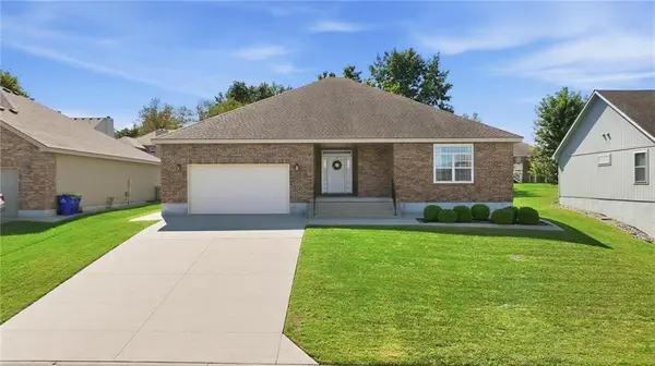3904 SW Briarwood Oaks DR, Blue Springs, MO 64015