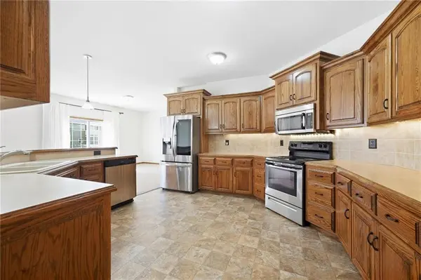 3904 SW Briarwood Oaks DR, Blue Springs, MO 64015
