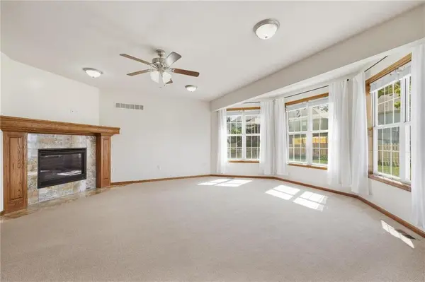 3904 SW Briarwood Oaks DR, Blue Springs, MO 64015