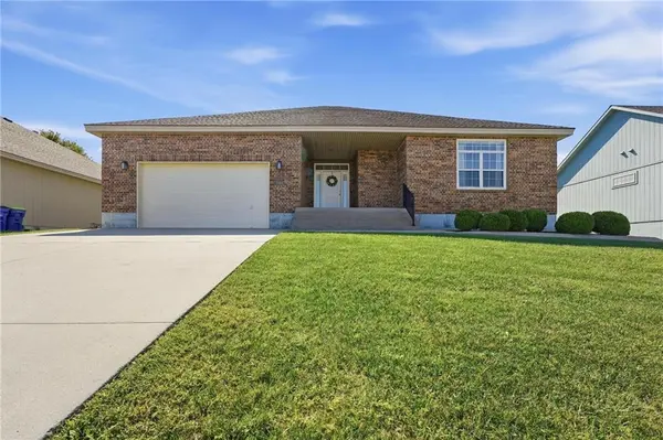 3904 SW Briarwood Oaks DR, Blue Springs, MO 64015