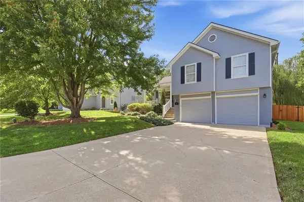 1154 SW SANTA FE DR, Lee's Summit, MO 64081