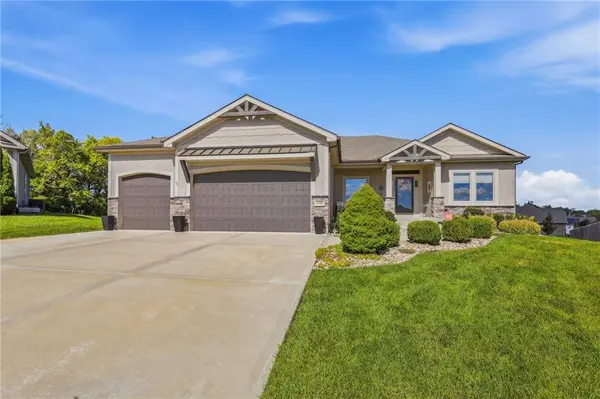 9305 SW Sushi CIR, Lee's Summit, MO 64064