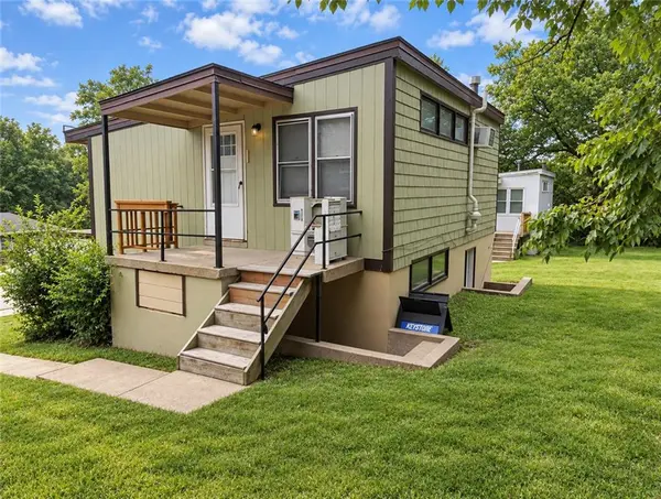 1422 &1422 1/2 W Waldo AVE, Independence, MO 64050