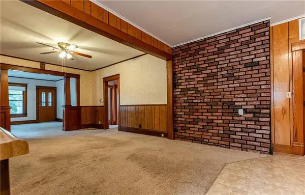 210 E Shawnee ST, Paola, KS 66071