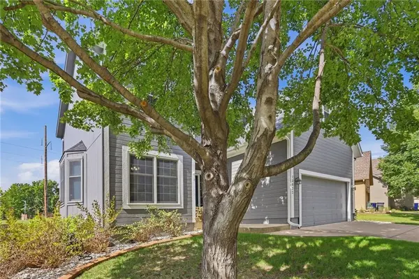 13822 S Hagan ST, Olathe, KS 66062