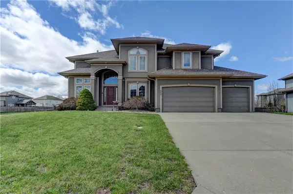 500 NE Woodpark LN, Lee's Summit, MO 64086