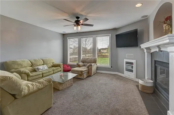 500 NE Woodpark LN, Lee's Summit, MO 64086