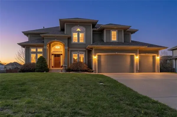 500 NE Woodpark LN, Lee's Summit, MO 64086
