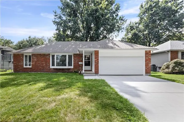 305 Canterbury LN, Belton, MO 64102
