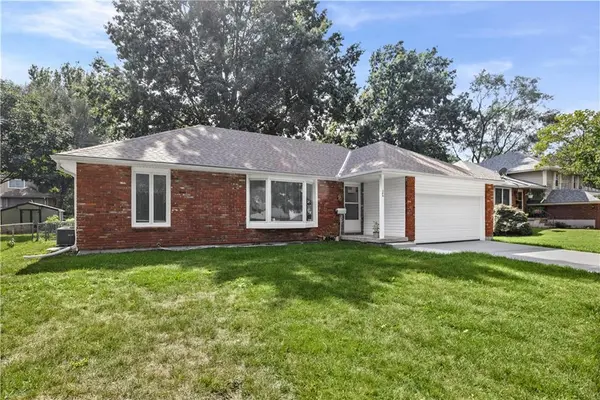 305 Canterbury LN, Belton, MO 64102