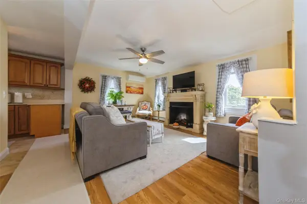 181 Suffolk RD #Upper, Island Park, NY 11558