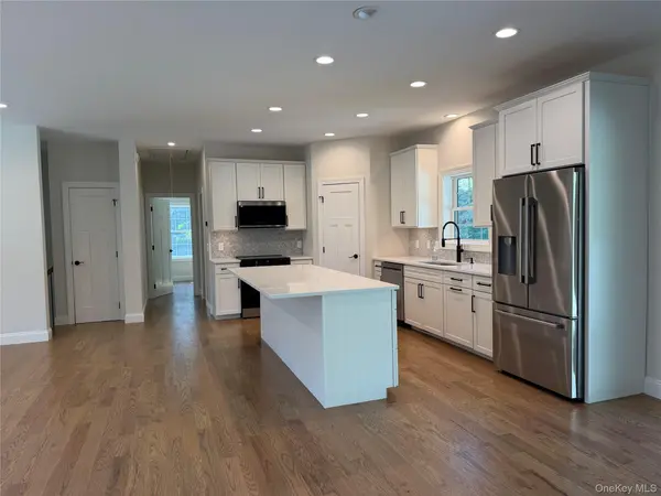 55 Schoolhouse LN, Hopewell Junction, NY 12533