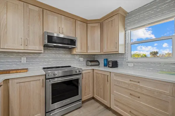 9393 MIDNIGHT PASS RD #302, Sarasota, FL 34242