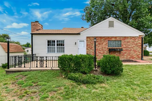 6617 E Yorkshire DR, Affton, MO 63123