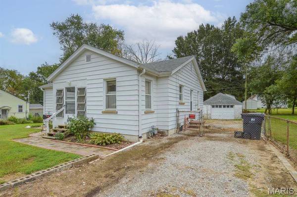 518 S 18th ST, Belleville, IL 62226