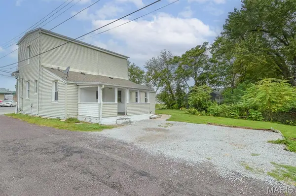 8 N 16th ST, Belleville, IL 62220