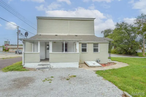 8 N 16th ST, Belleville, IL 62220